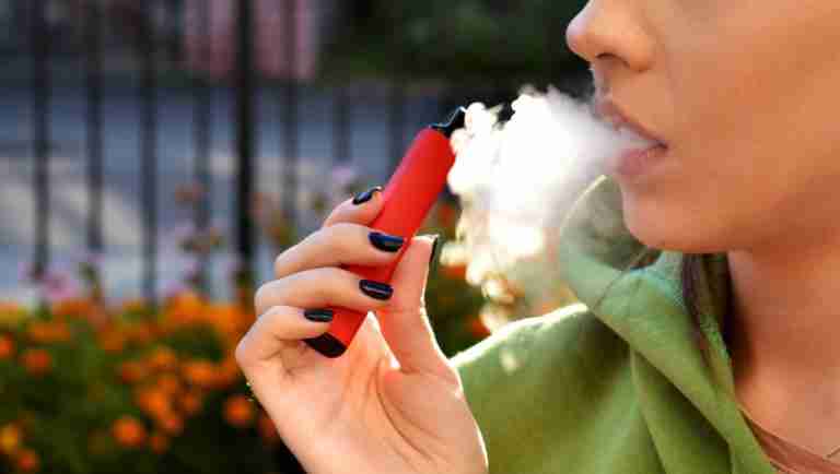Svapo: Tutto Ciò che Devi Sapere sui Dispositivi e i Liquidi per Sigaretta Elettronica